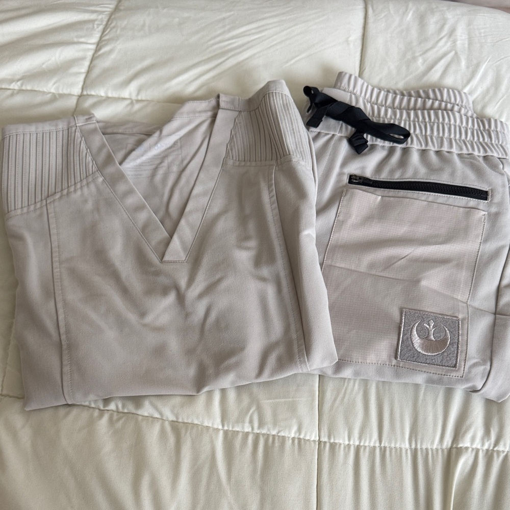 FIGS x Star Wars Jedi Scrub Set